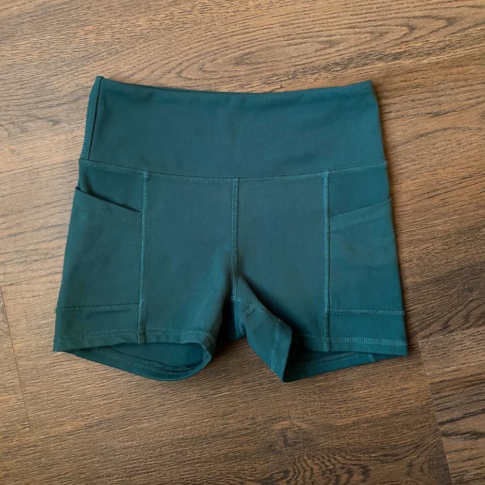 Pocket yoga shorts size XS